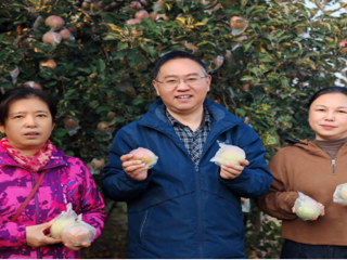 党委统战部开展秋游采摘活动